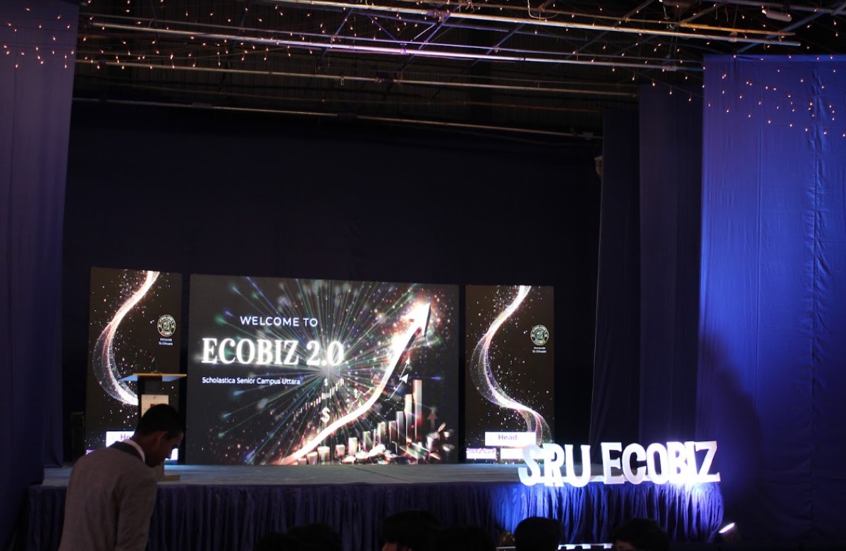 EcoBiz 2.0 welcome stage with the SRU ECOBIZ letters